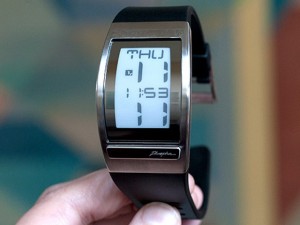 E-Ink Watch Proves Your Timeless Coolness / e-News® Happy 100 Post