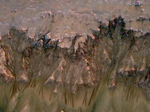 Water Flowing On Mars, NASA Spacecraft Data Suggest