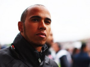 Lewis leaves Ferrari door open