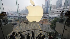 Hong Kong's new Apple store mobbed