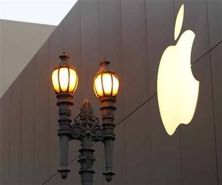 Apple ahead in mobile loyalty