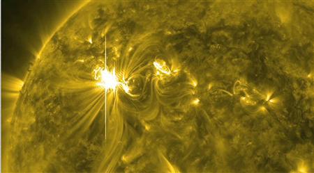 Strong solar storm heading for Earth