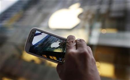 Apple seeks U.S. Samsung sales ban, $707 million more in damages