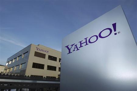 Yahoo goes social, teams with Facebook for site revamp