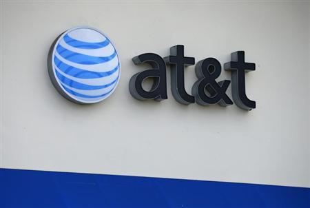 AT&T expects better results in mobile business in second quarter