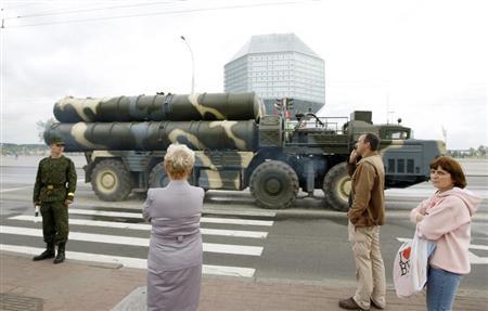 A Belarusssian S-300 mobile missile launching system drives to take part in a rehearsal for the Independence Day parade in central Minsk June 27, 2011. REUTERS/Vasily Fedosenko