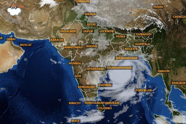 Cyclone "Hudhud" moves northwards