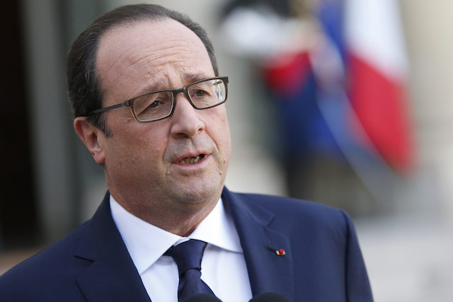 Hollande under fire over call to strip citizenship from terror convicts