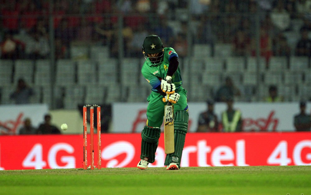 Bangladesh lose Tamim early chasing 130 against Pakistan