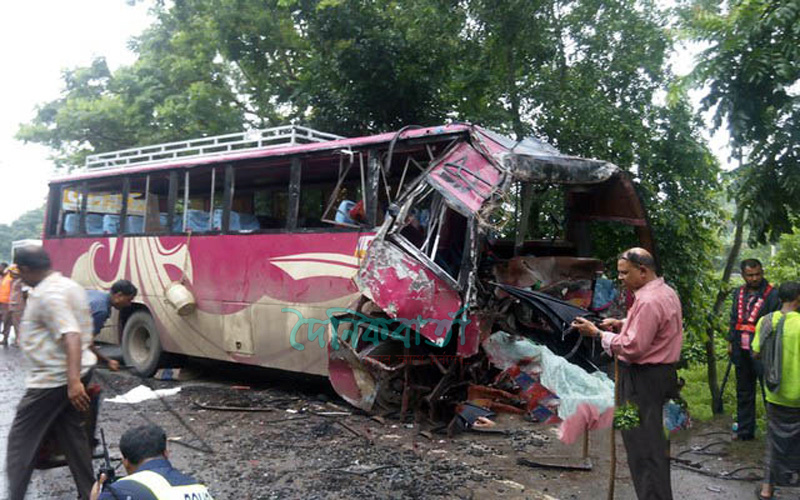 15 people killed in Sirajganj road accident